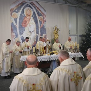 Nadbiskup Kutleša predvodio misu polnoćku